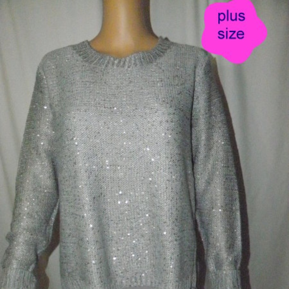Over sized silver gray Top with sequin Detail - Picture 2 of 8
